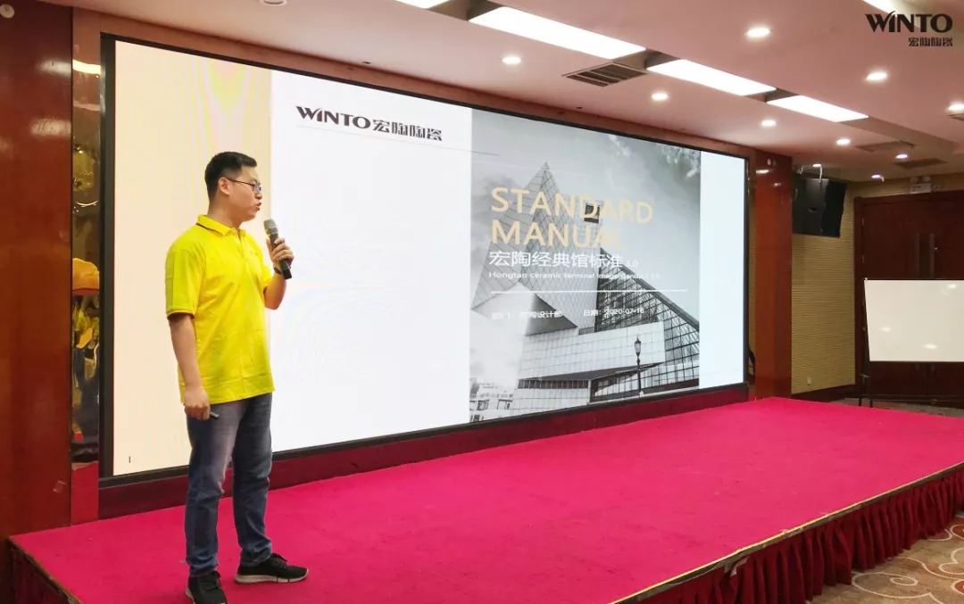 伟德BETVLCTOR1946始于英国设计部总监李泽军现场授课