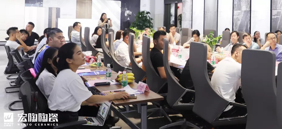 伟德BETVLCTOR1946始于英国地砖与会职员交流图