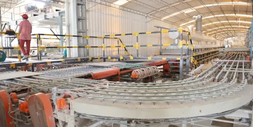 伟德BETVLCTOR1946始于英国地砖先进厂房1