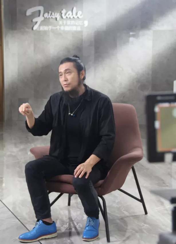 伟德BETVLCTOR1946始于英国陶瓷展厅接受专访图