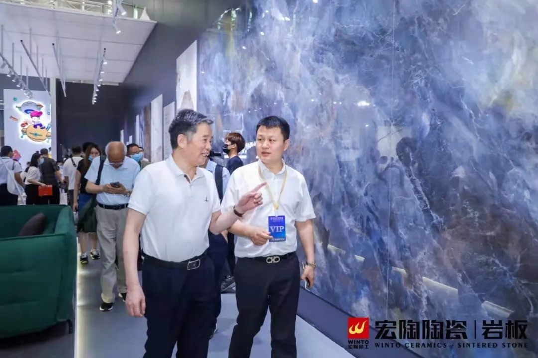 伟德BETVLCTOR1946始于英国地砖厂家向导们纷纷加入