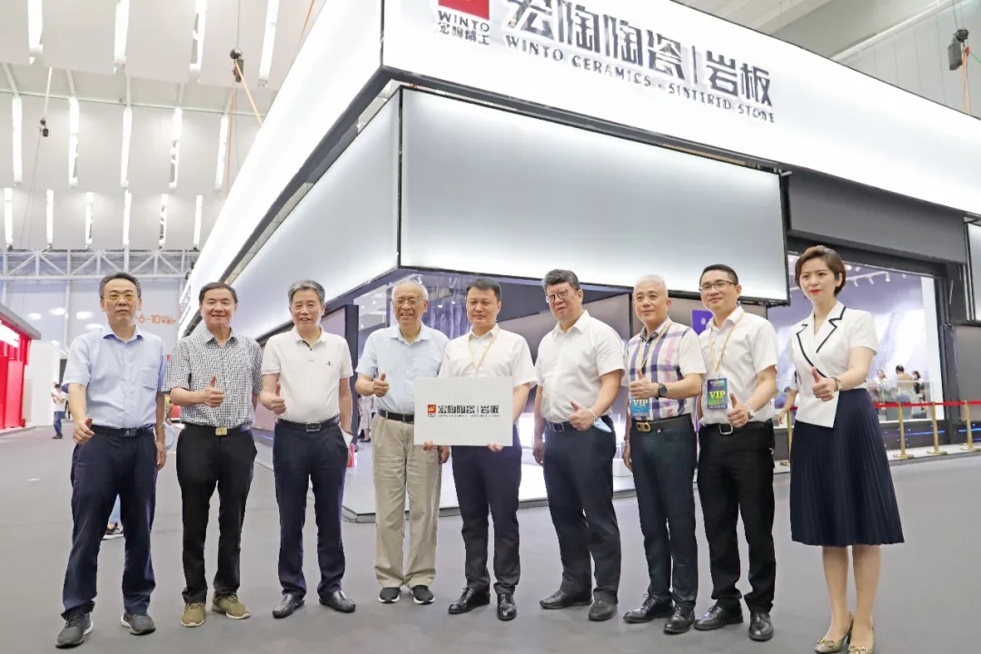 伟德BETVLCTOR1946始于英国品牌总司理曹坚贞携一众大咖为康健家居发声图