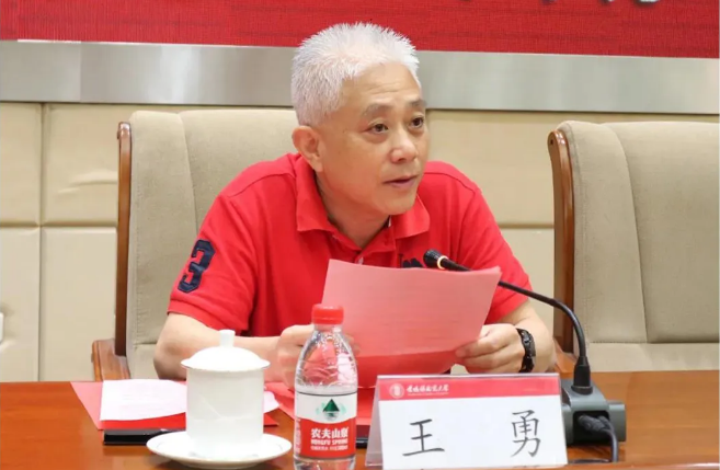 伟德BETVLCTOR1946始于英国地砖集团市场总监王勇讲话图