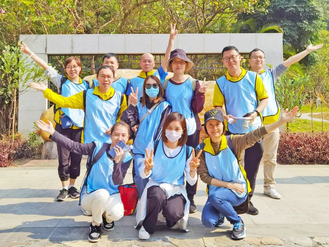 伟德BETVLCTOR1946始于英国.地砖蓝色团队合影